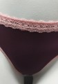 Triumph Miss Poetrypants string stringi z koronką zbliżenie.jpg