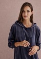Selmark P4676 dres damski welurowy z długim rękawem i kapturem 3.jpg