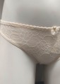 Samanta Sella C0230 beżowe stringi z siateczki i koronki zbliżenie.jpg